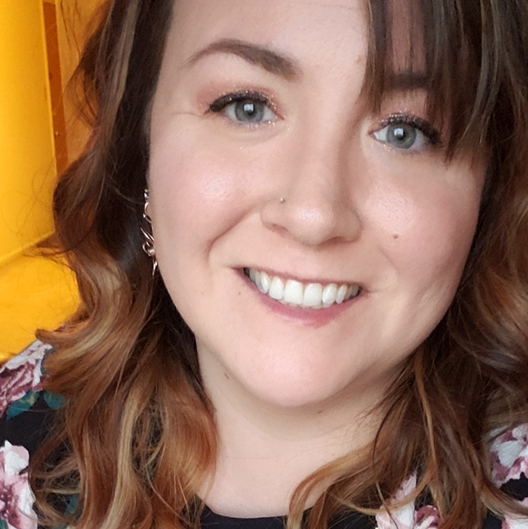 Meet your Posher, Jen - Picture 2 of 2